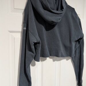 ALO Yoga Women's Charcoal Cropped Hoodie